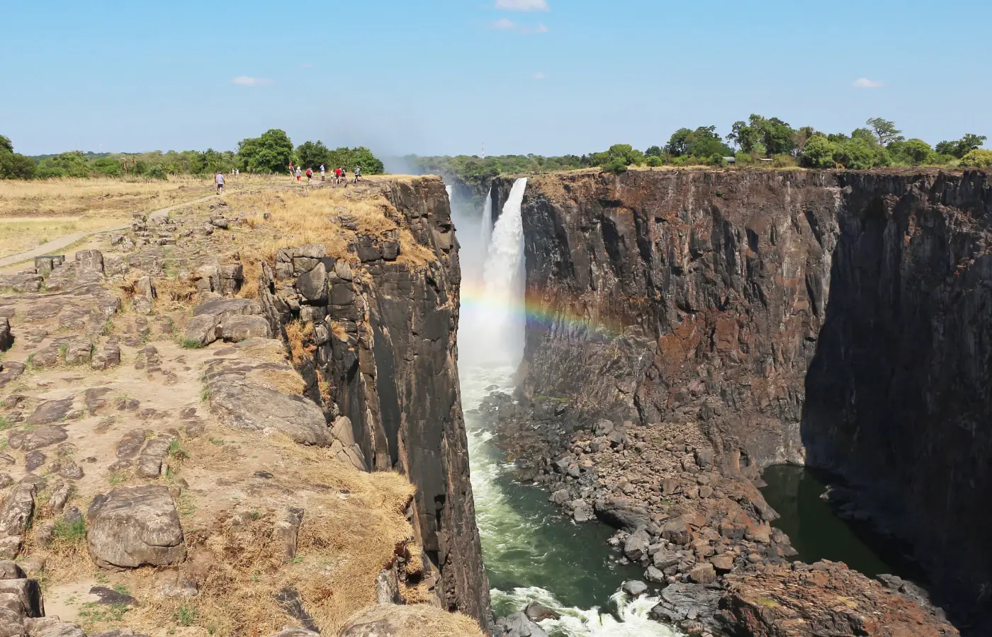 Gola delle Cascate Vittoria e un arcobaleno fotografati dal lato dello Zimbabwe