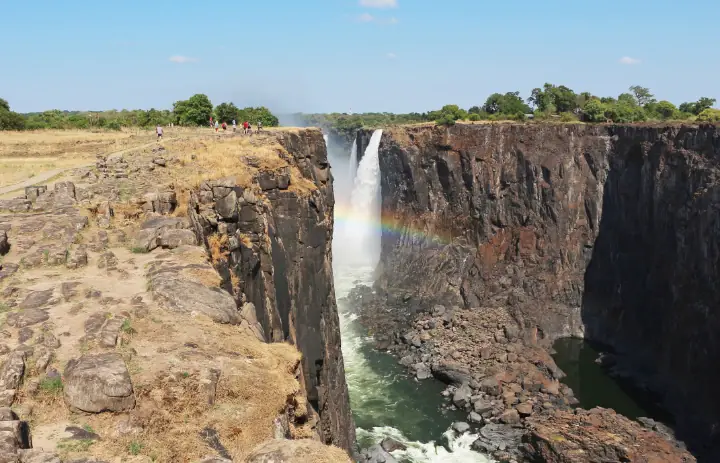 Gola delle Cascate Vittoria e un arcobaleno fotografati dal lato dello Zimbabwe